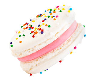 A birthday cake macaron